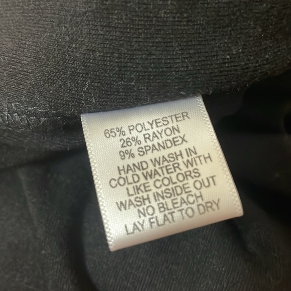 Blouse / Sweater Cutout Shoulder - Picture 3 of 3